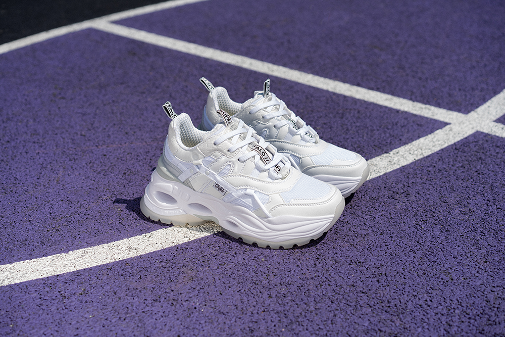 KLOBIG UND FLIPPIG, DER BUFFALO TRIPLET HOLLOW TRAINER