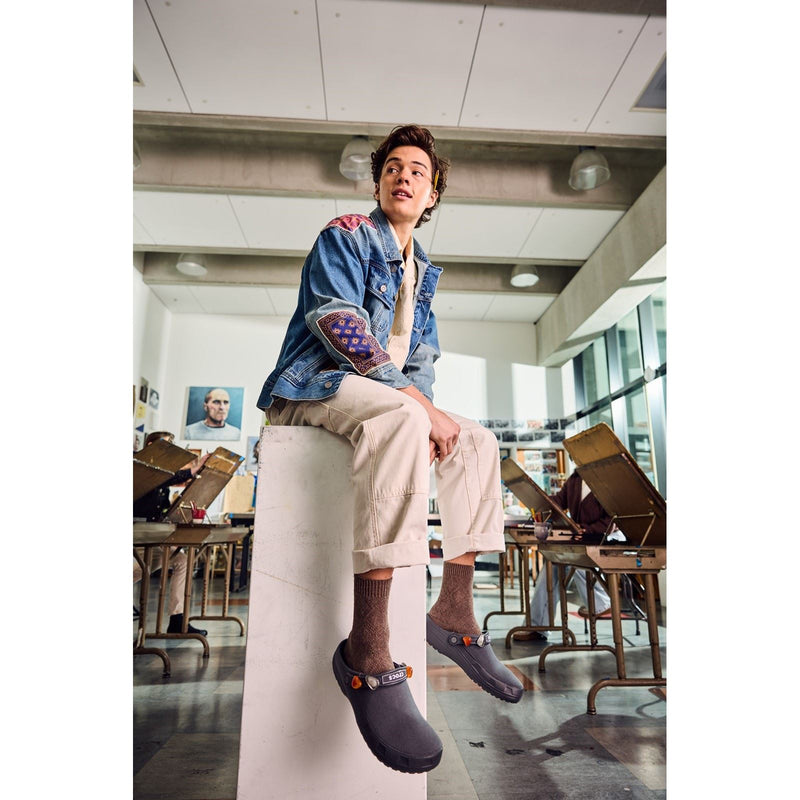 Crocs Classic Crafted Baumwoll Schwarze Farbe Sand Clogs