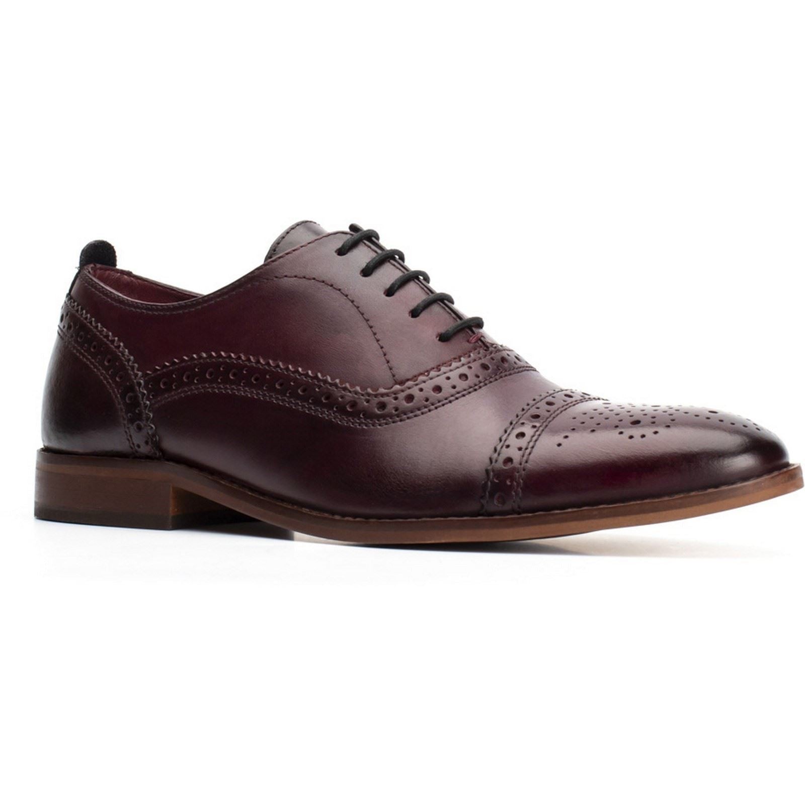 Base London Cast Washed Leder Herren Dunkelrote Brogue-Schuhe.