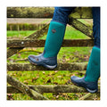 Muck Boots Arctic Adventure Damen Winterschaftstiefel aus Neopren in Marineblau/Tannengrün