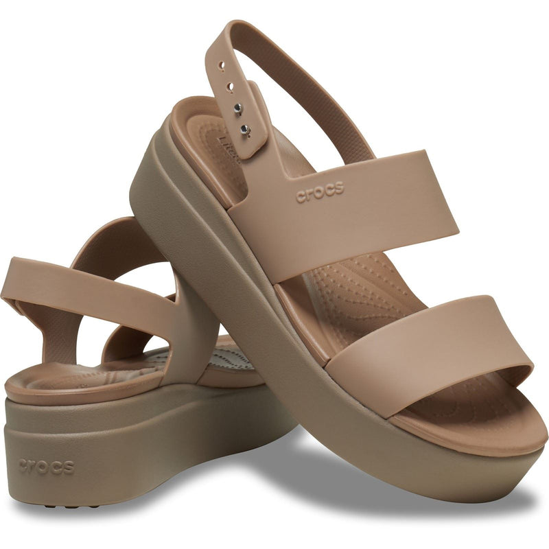 Crocs Brooklyn Low Wedge Damen Sandalen Aus Thermoplastischem Material In Latte/Pilz Farben