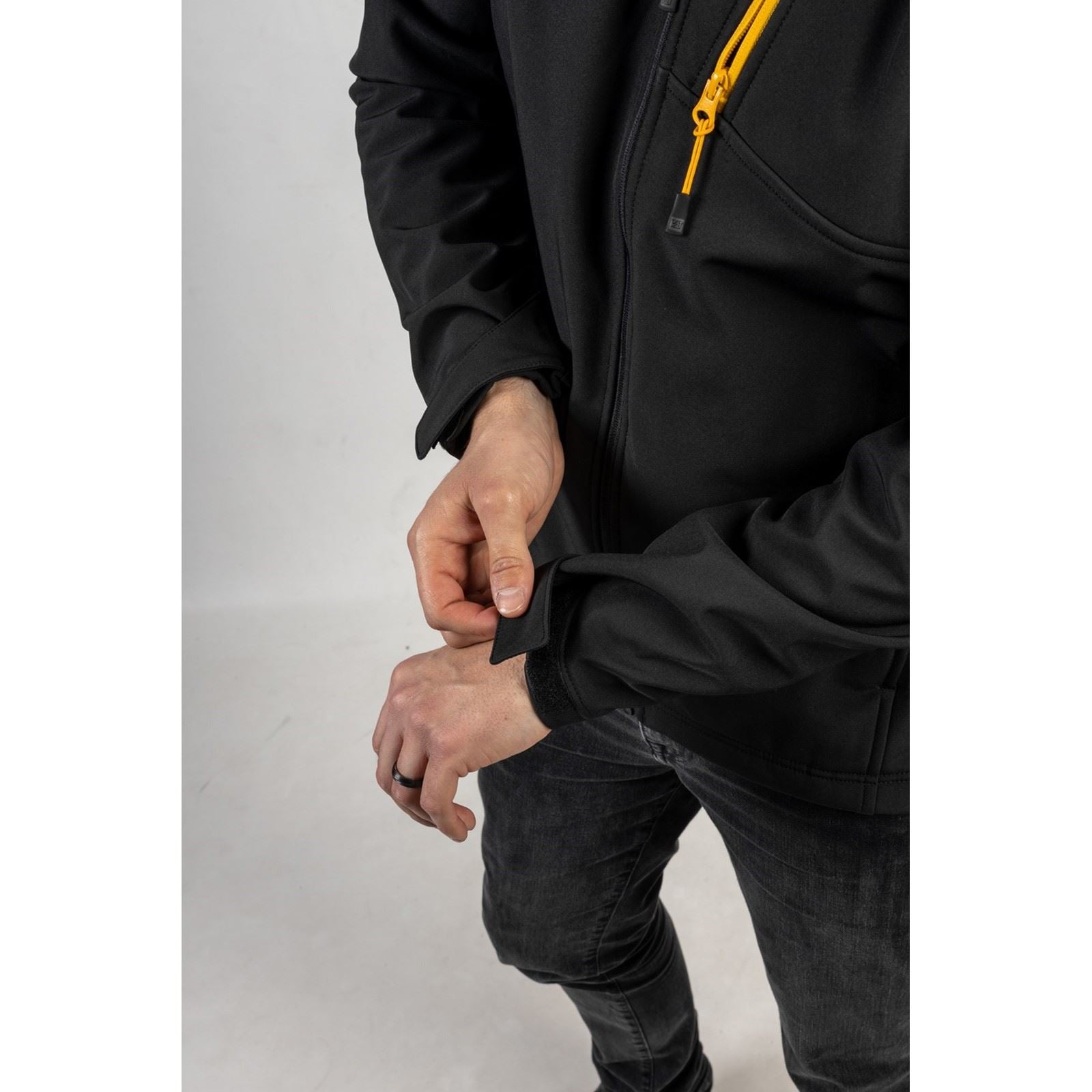 Caterpillar Essentials Shell Herren Schwarze Softshelljacke