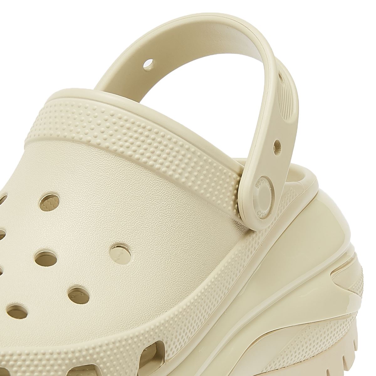 Crocs Klassische Mega Crush Clog Bone Damen Sandalen In Beige