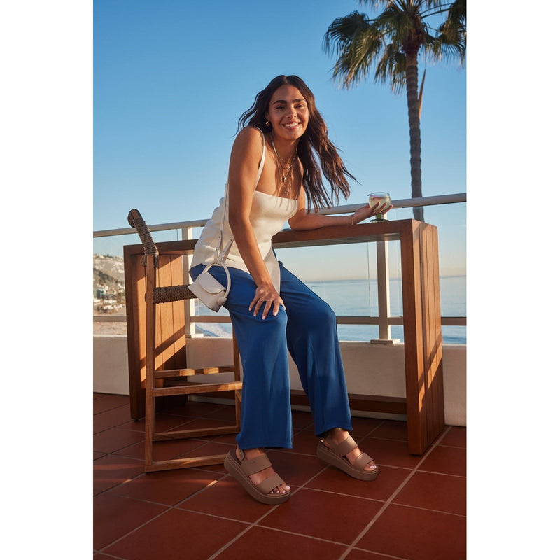 Crocs Brooklyn Low Wedge Damen Sandalen Aus Thermoplastischem Material In Latte/Pilz Farben