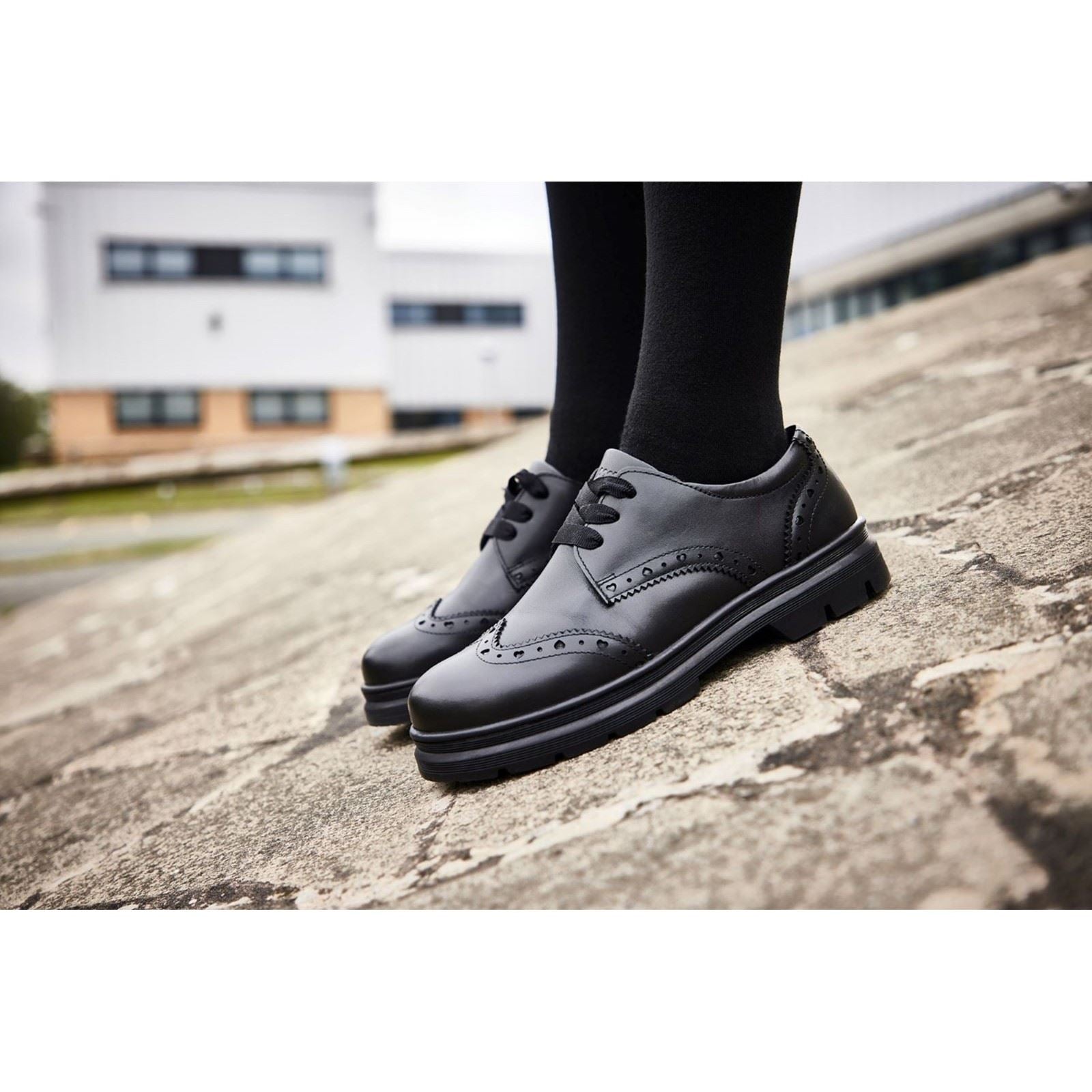 Pod Fiona Mädchen Brogues Aus Schwarzem Leder