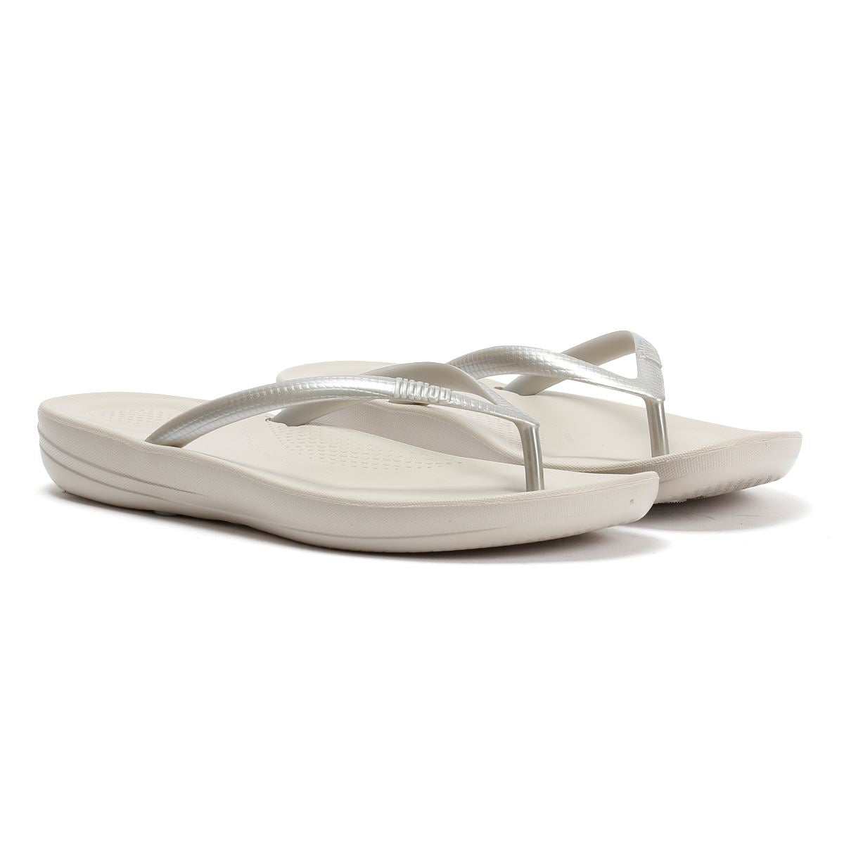 FitFlop Iqushion Ergonomic Gummisandalen Für Frauen In Silber